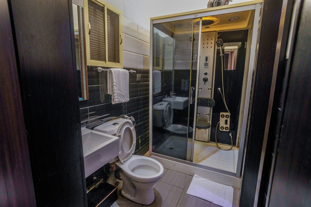 Golfview Hotel and Suites 62/63