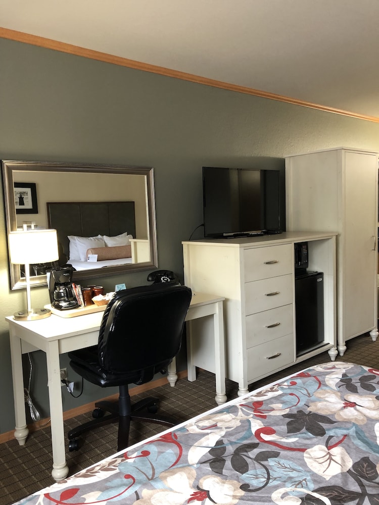 River House Inn, a Baymont by Wyndham 38/59