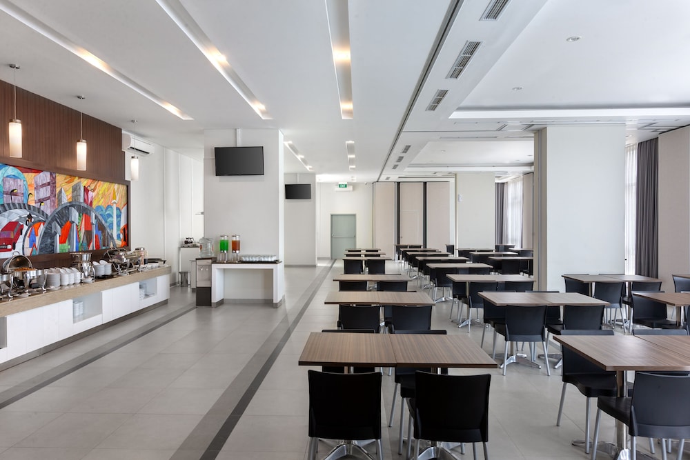 Amaris Slipi Jakarta 22/27