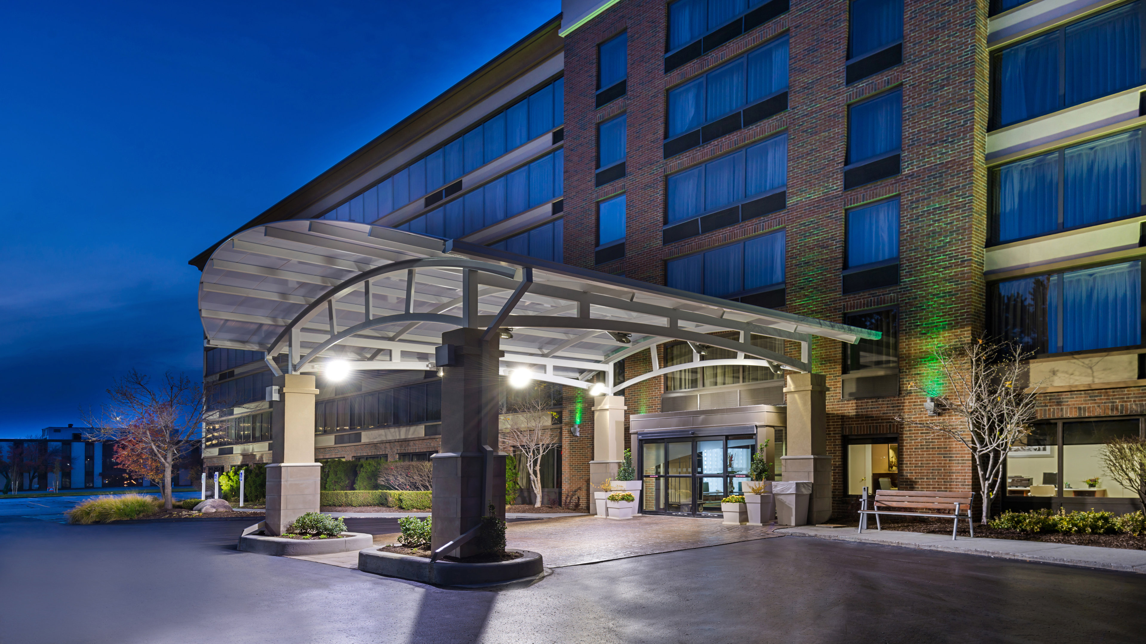 Holiday Inn Hotel Suites Warren 52/53