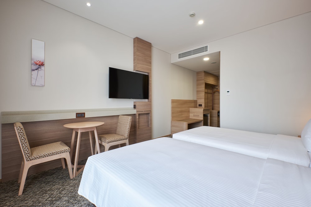 Sotetsu Grand Fresa Saigon 15/49