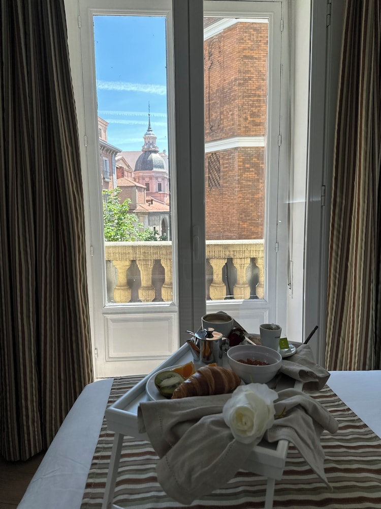 Hostal Abadia 24/50