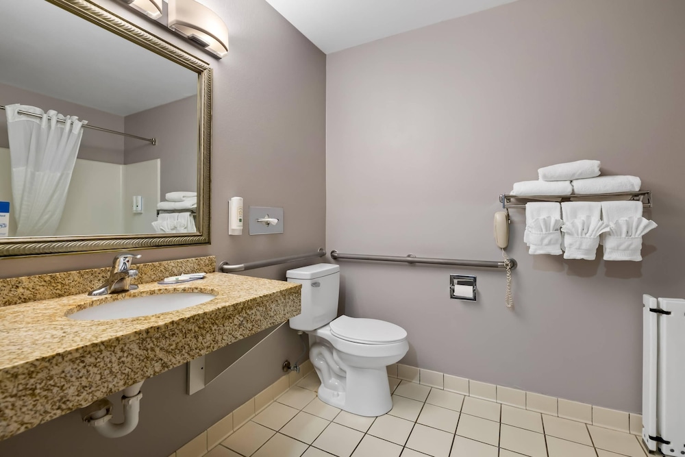Standard, King Bed, Accessible, Quality Inn near Monument Health Rapid City Hospital 7/10