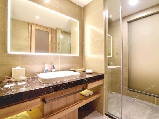 Atour Hotel Wuhan Changqing Road 66/74