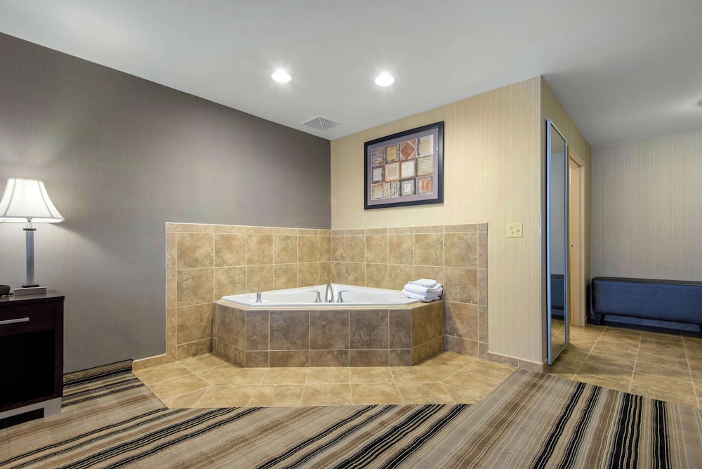 Hampton Inn Meadville 5/45