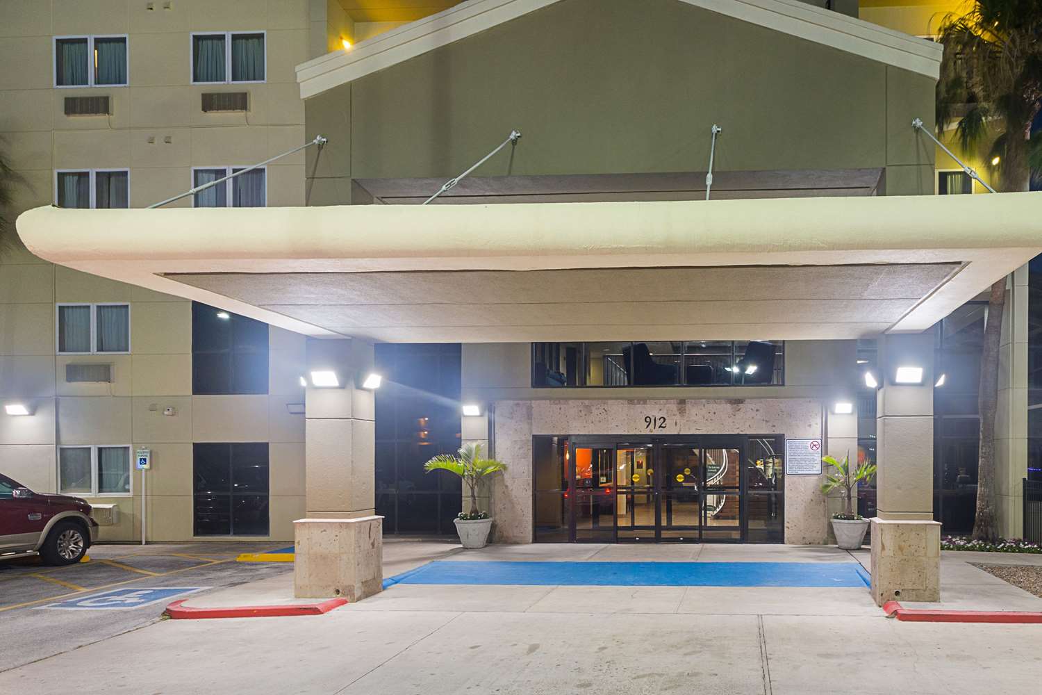 Comfort Suites Beachside 8/44