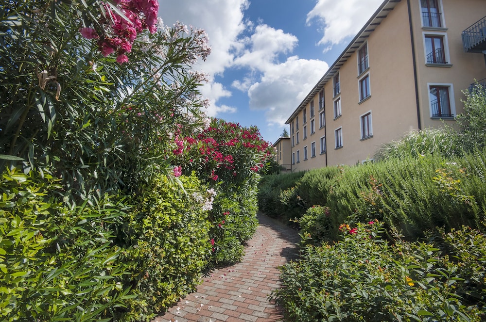 VILLA PARADISO VILLAGE 70/73