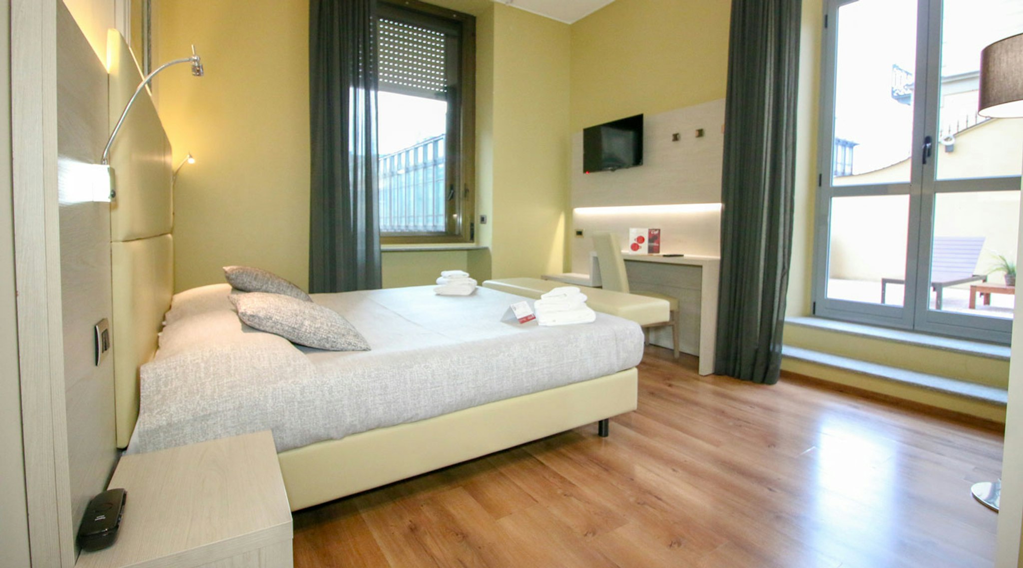Diplomatic Hotel 27/62
