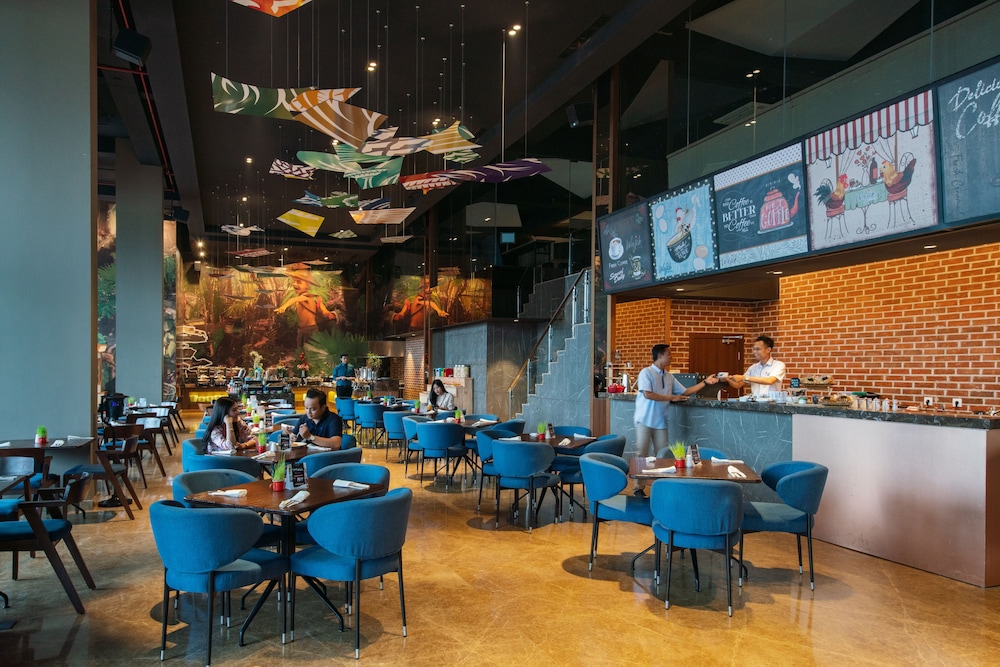 Luminor Hotel Airport Sidoarjo By WH, Best Choice and Strategic Location with a Rooftop area in Town 28/38