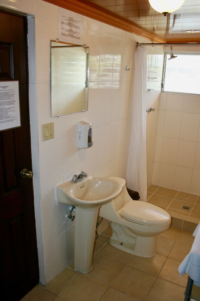 Central Boquete Hotel 48/50
