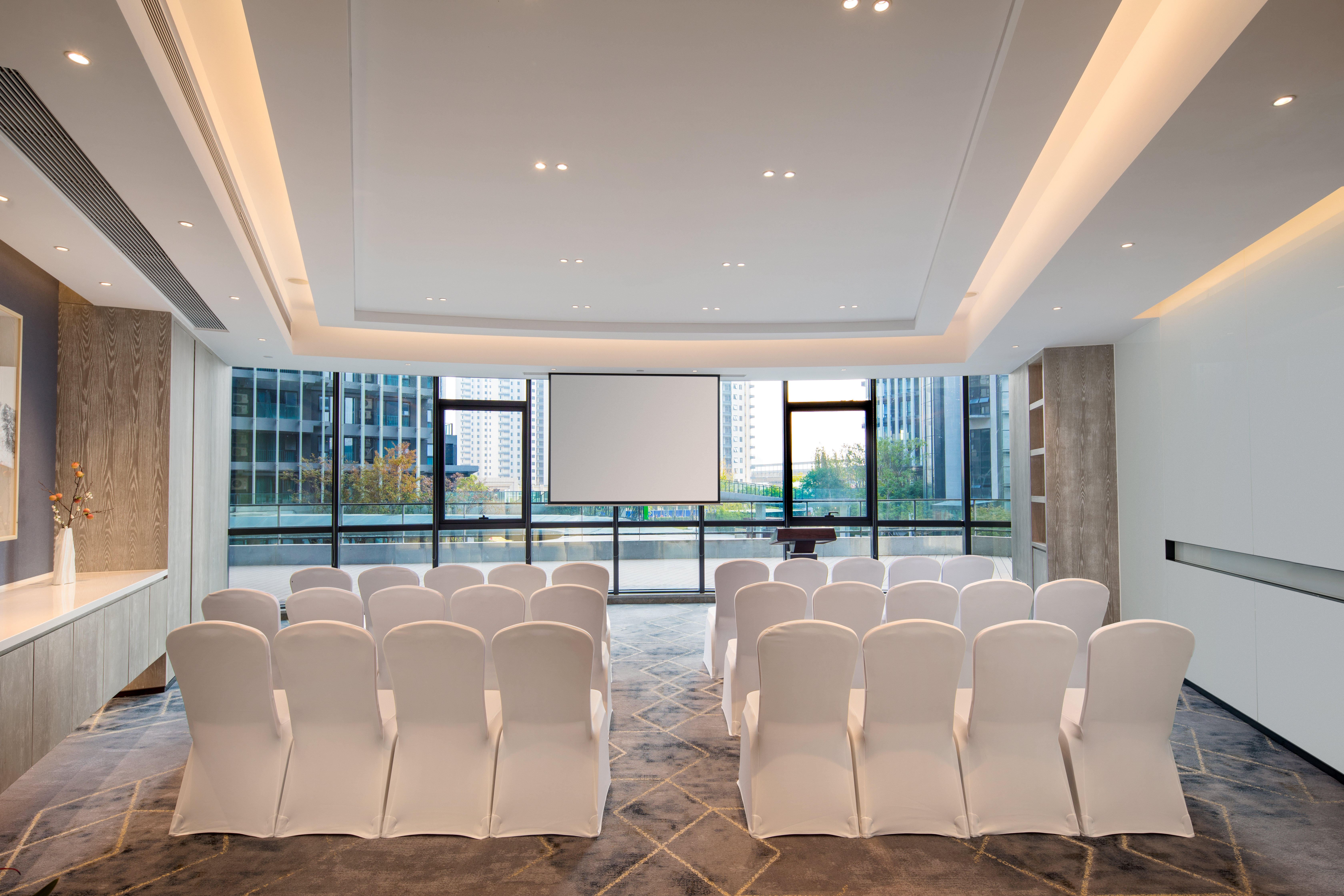 HOLIDAY INN NANJING SOUTH STATION 33/36