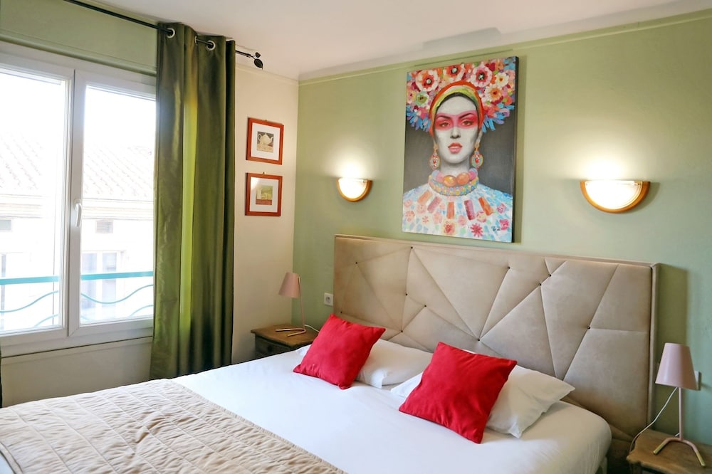 HOTEL LES PASTELIERS 42/65
