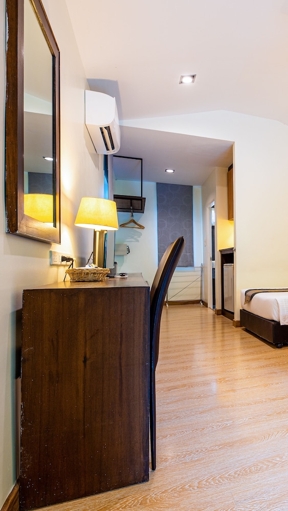 Baan Klang Aow Beach Resort 7/66