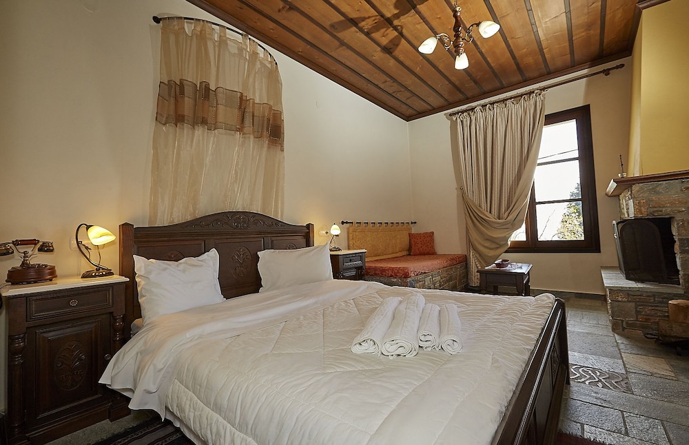 Atrapos Hotel 8/50