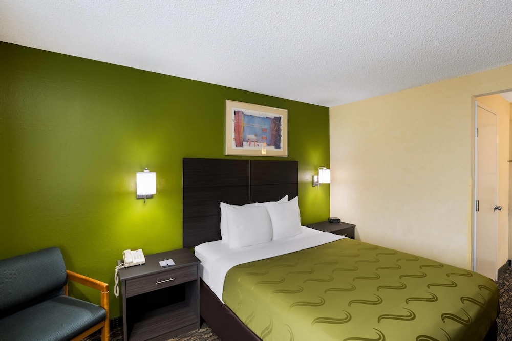 ROOM, QUEEN BED, ACCESSIBLE