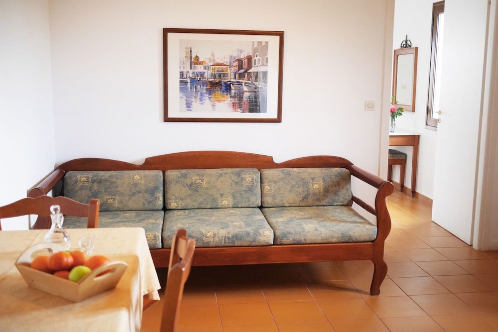 Areti Aparthotel 48/75