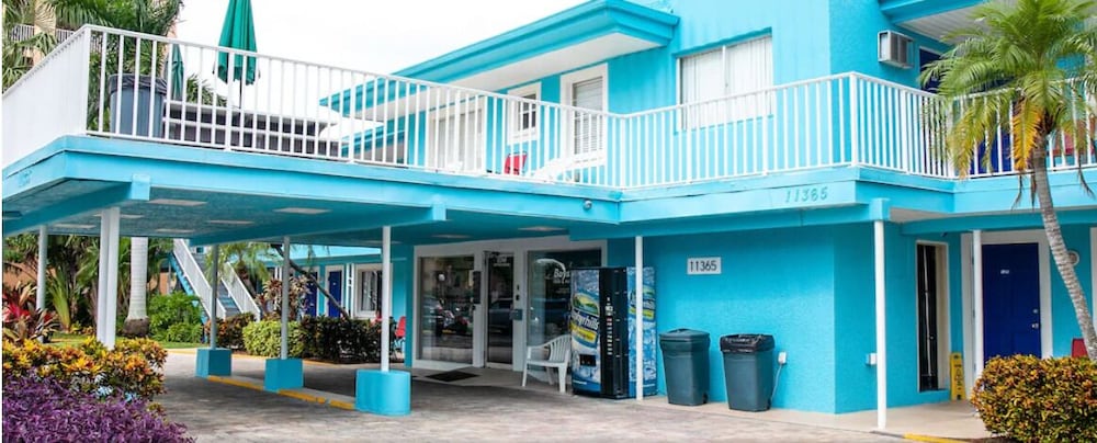 The Bayside Inn Marina 2/68