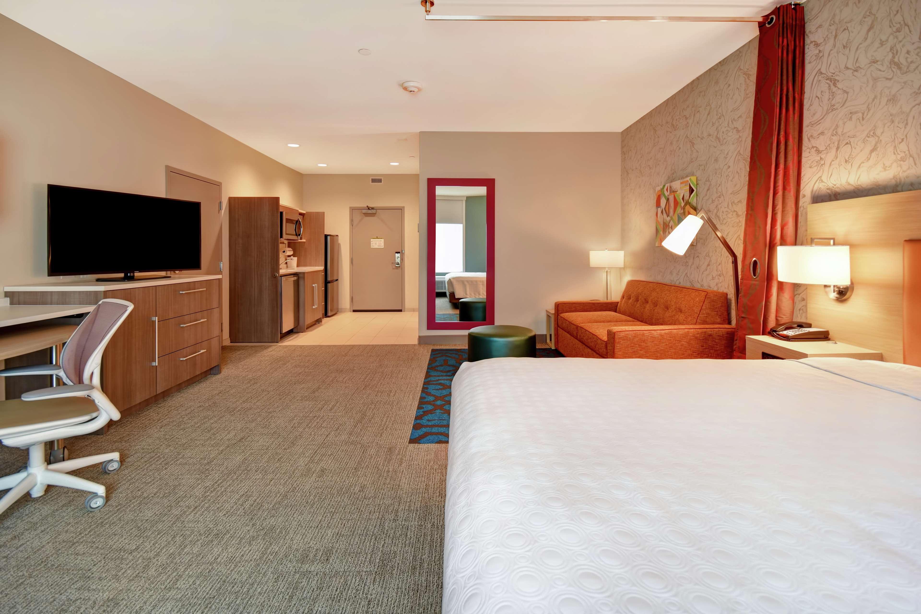 Studio, King Bed