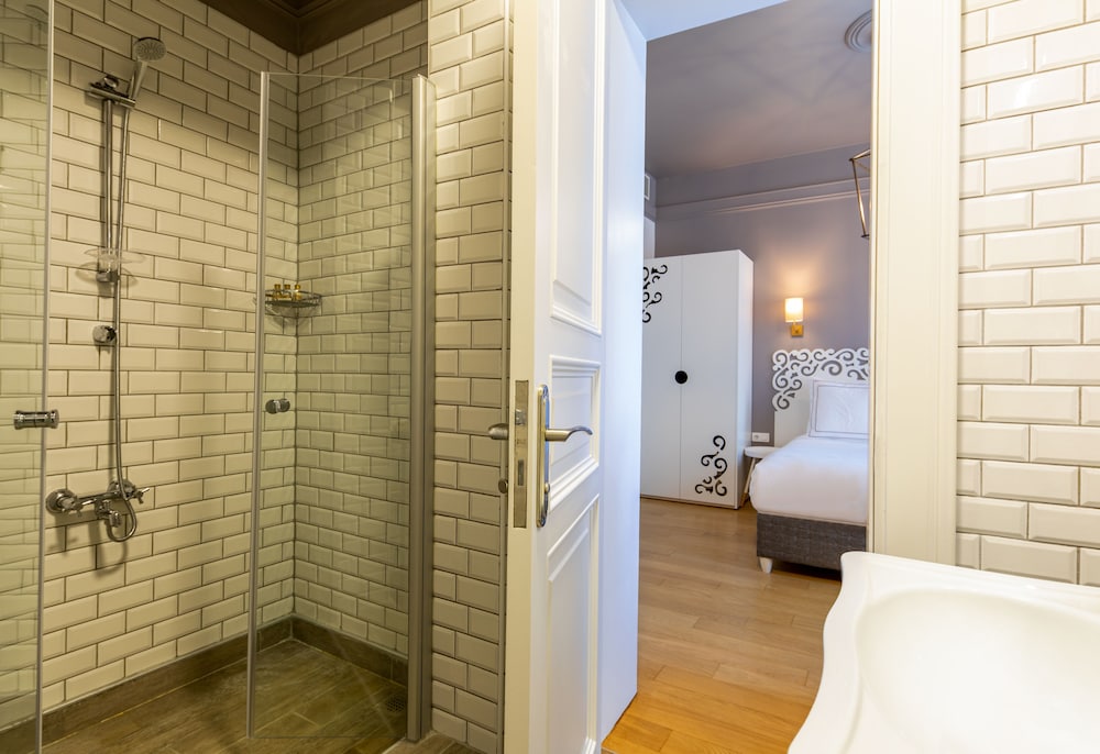 Petros Hotel 50/50