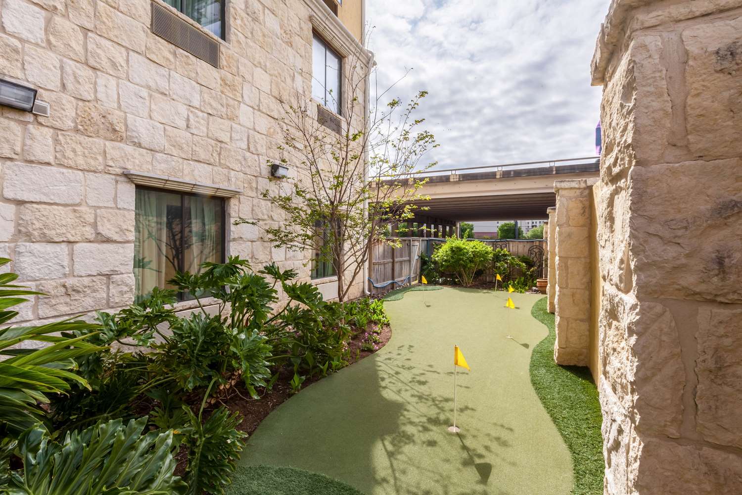 Comfort Suites Alamo Riverwalk 30/35