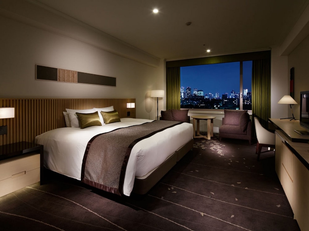 DELUXE, KING BED