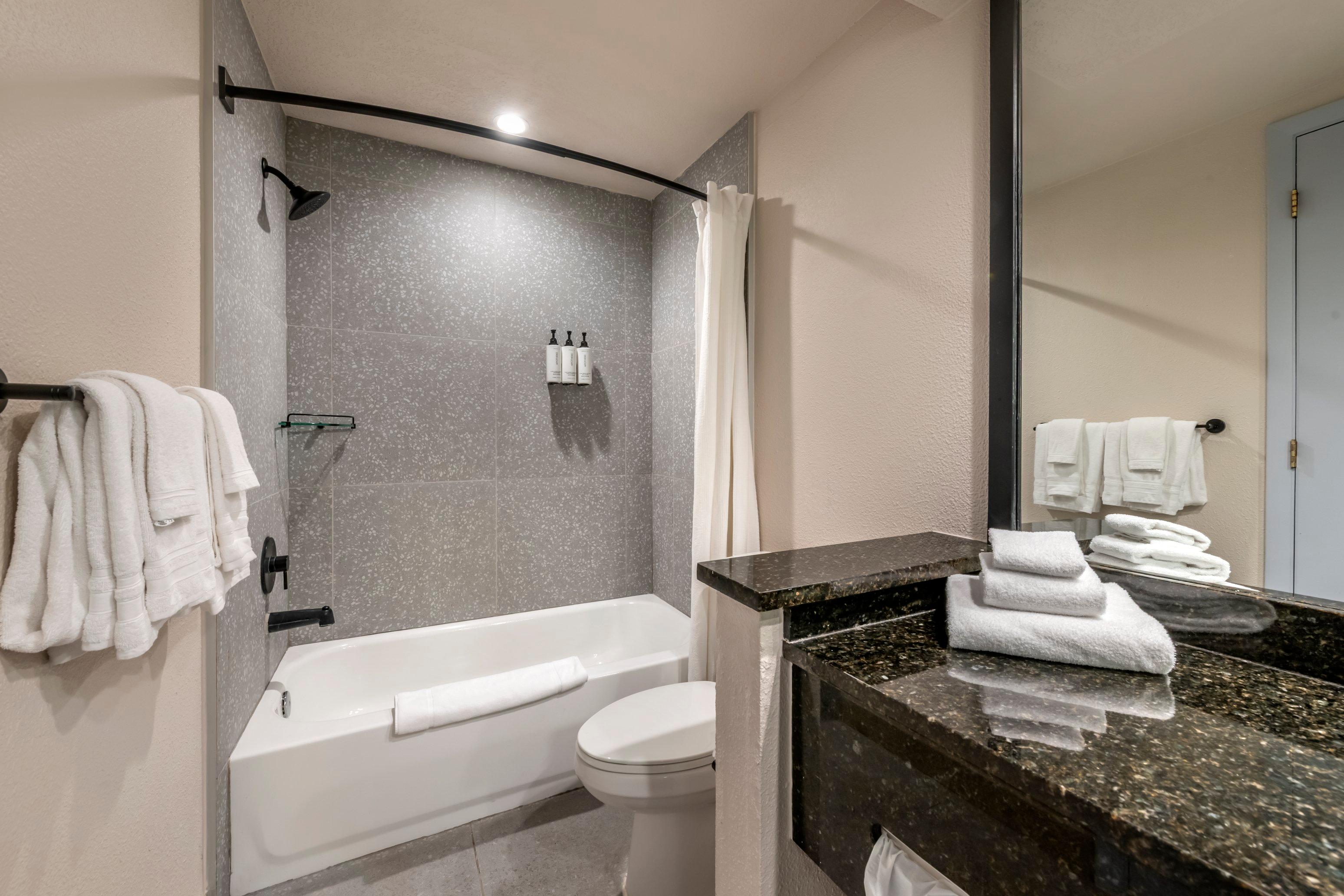 Room, King Bed, voco Kissimmee Orlando by IHG 2/4