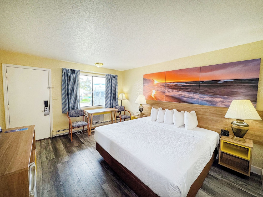 غرفة بسرير كينج لذوي الإعاقة، Days Inn By Wyndham Mackinaw City - Lakeview 6/10
