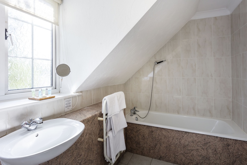 Roydon Marina Village Hotel 44/49