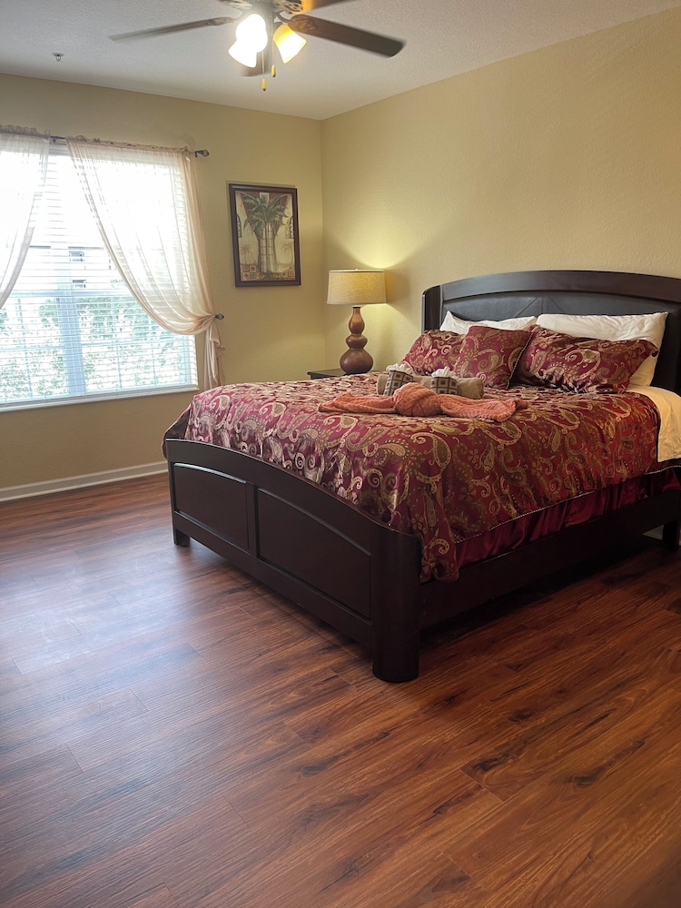 EXECUTIVE, APARTMENT, MULTIPLE BEDS