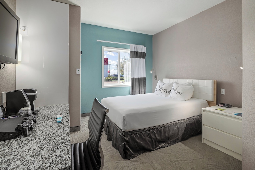 HOME INN EXPRESS MEDICINE HAT 17/72