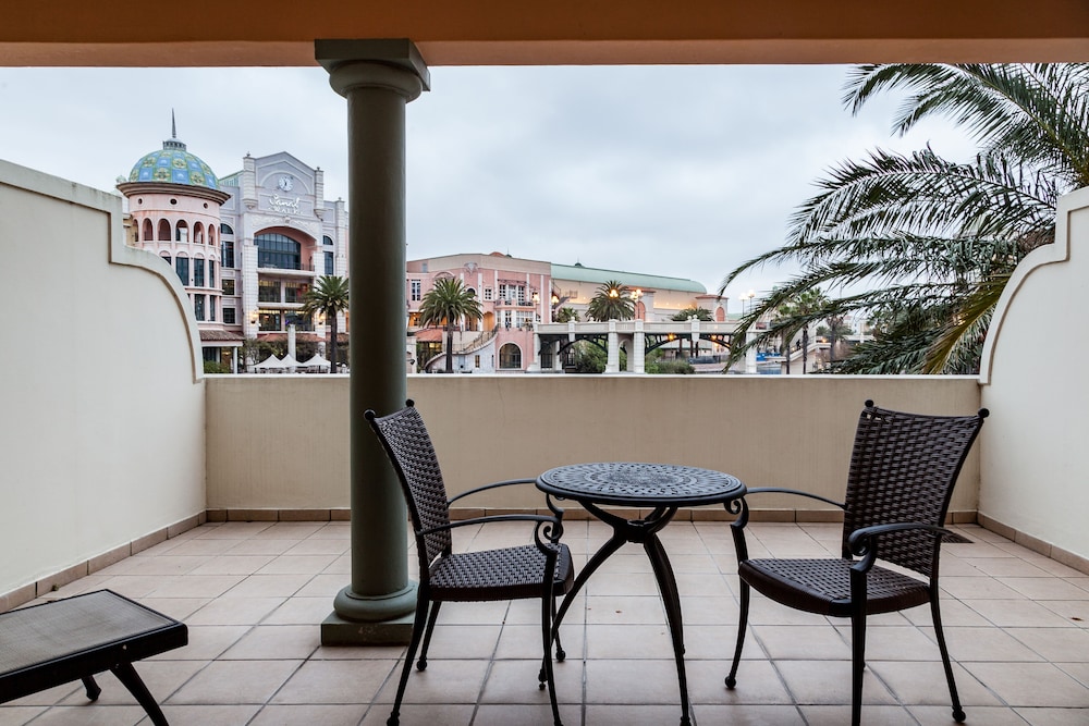 Cape Town City Accommodation the Island Club 52/69