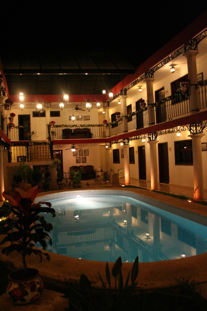 La Aurora Hotel Colonial 10/61