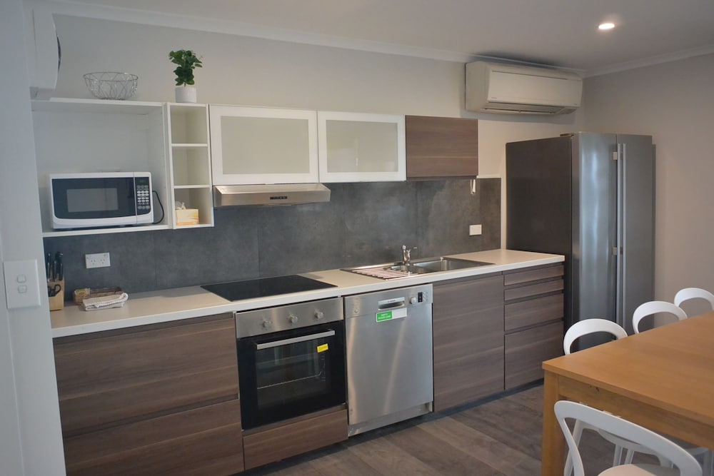 DUNGOWAN HOLIDAY ACCOMODATION 29/75