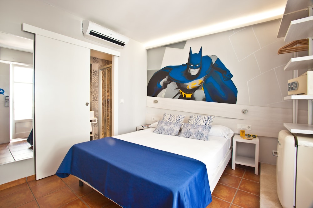 Hotel Ryans La Marina 10/69