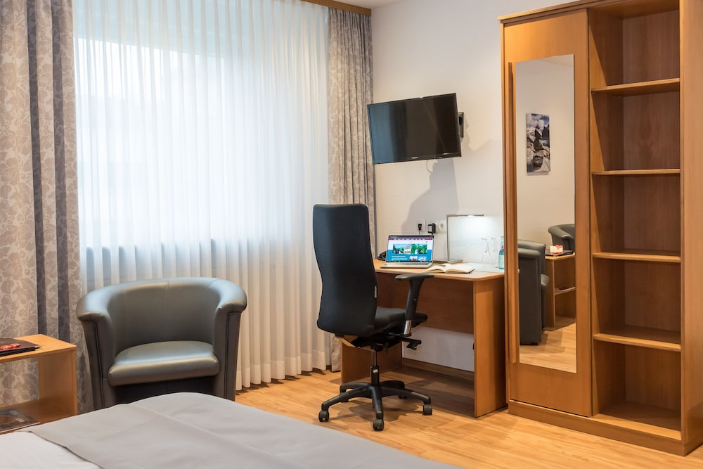 Hotel Elysee 23/37