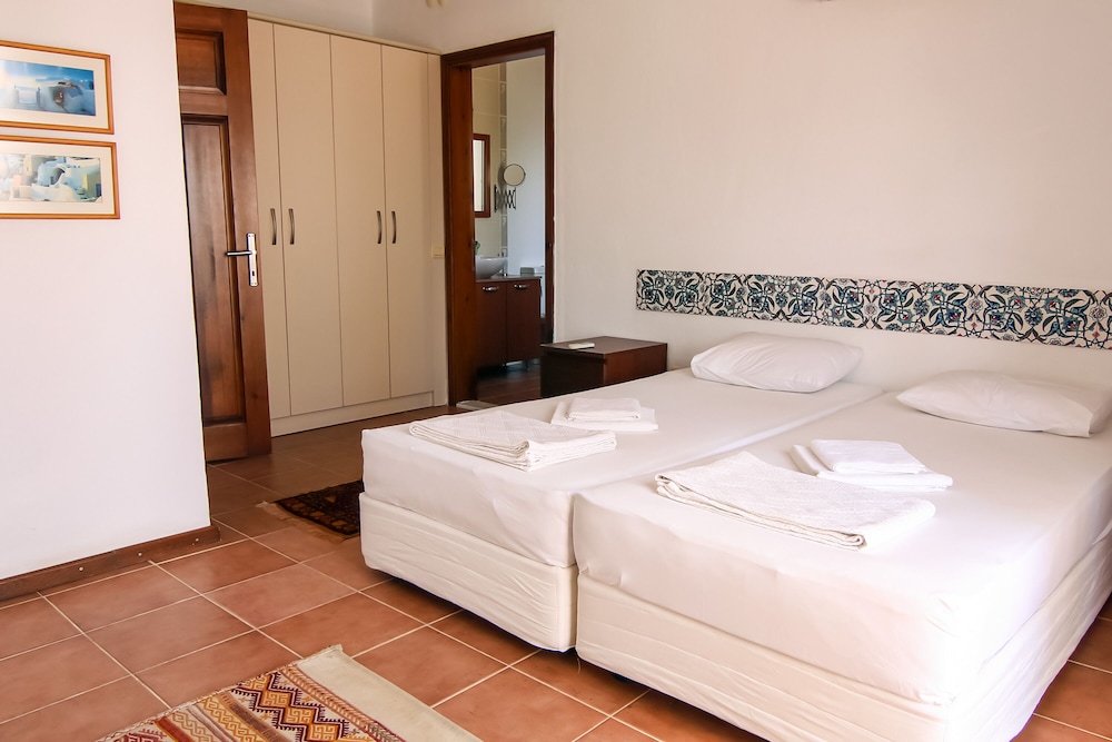 Marphe Hotel Suite and Villas 10/51