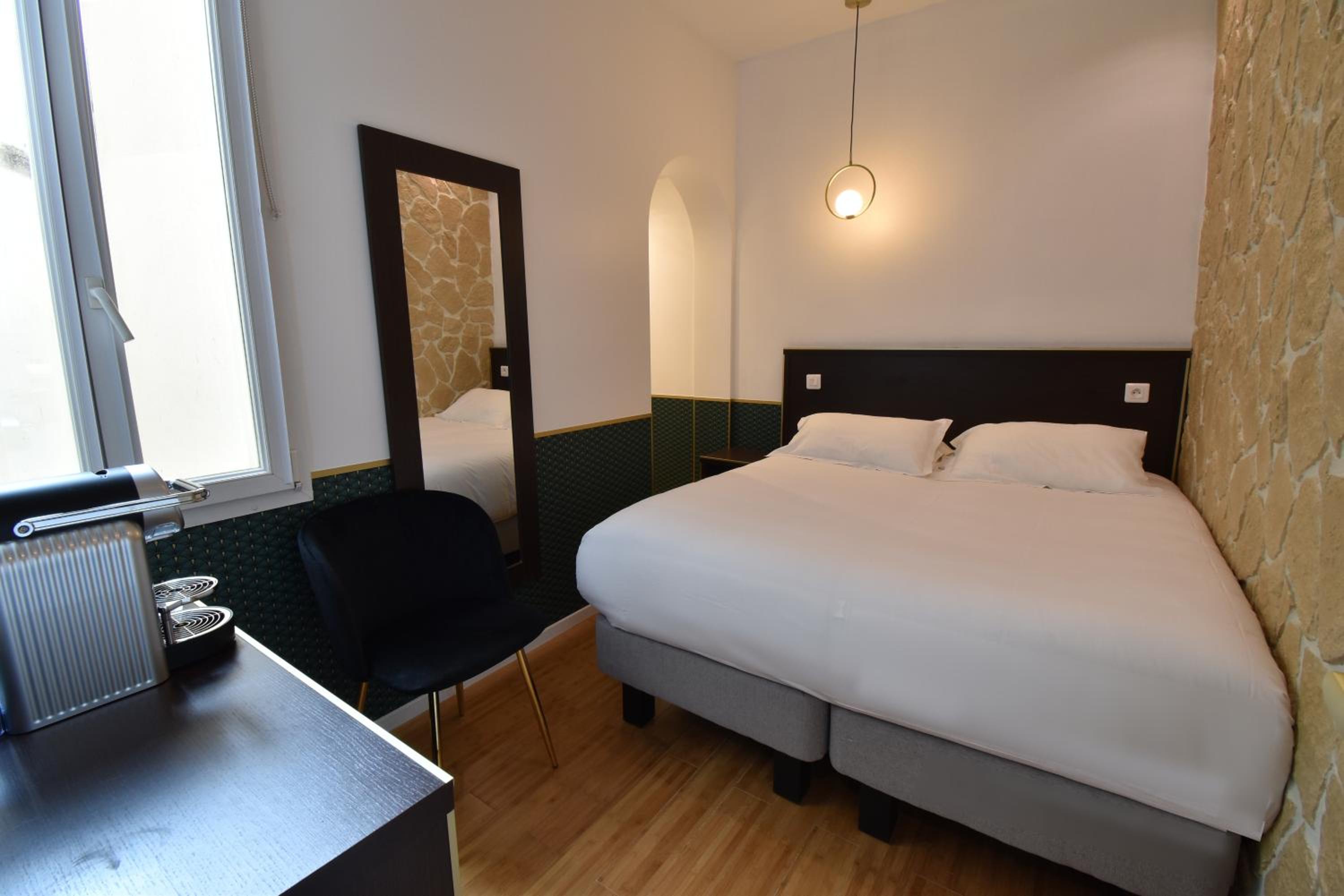 Room, Double or Twin Bed