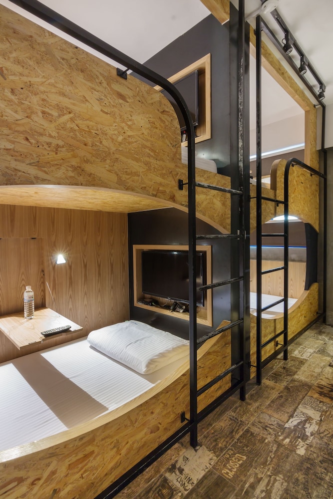J.T World Funtrip B&B 20/44