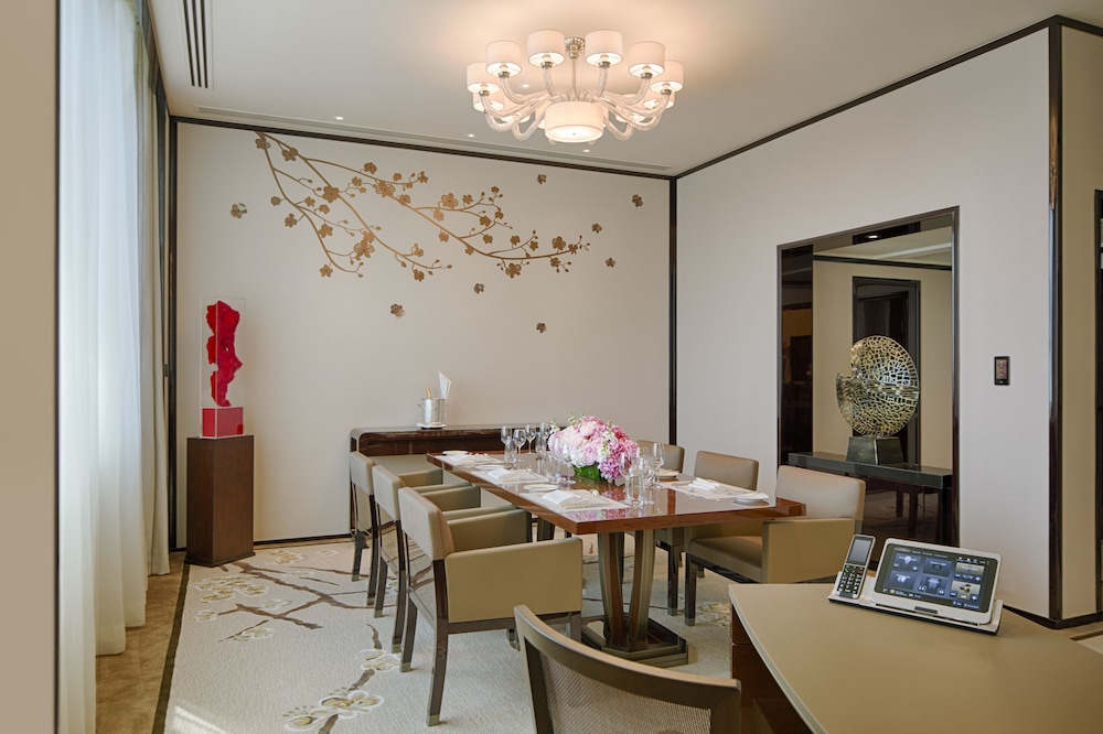 The Peninsula Hong Kong 42/44