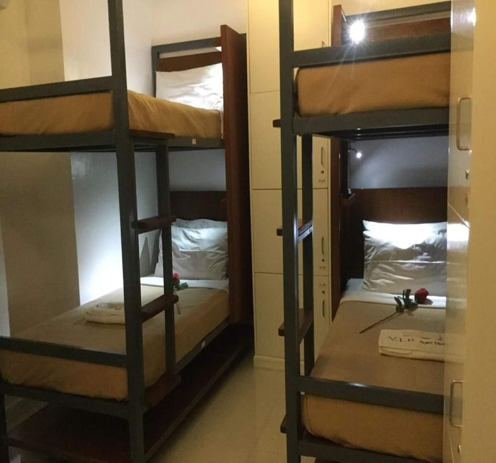Townhouse OAK Makati Manila Near PNR Pasay Evangelista formerly VIP Suites 47/47