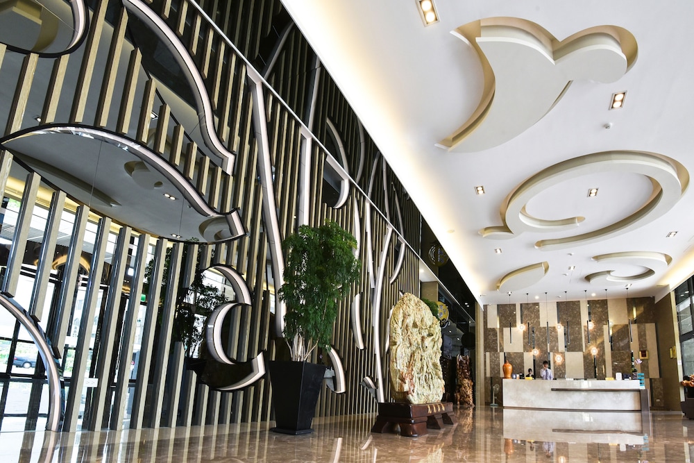 Tsun Huang Hotel 51/62