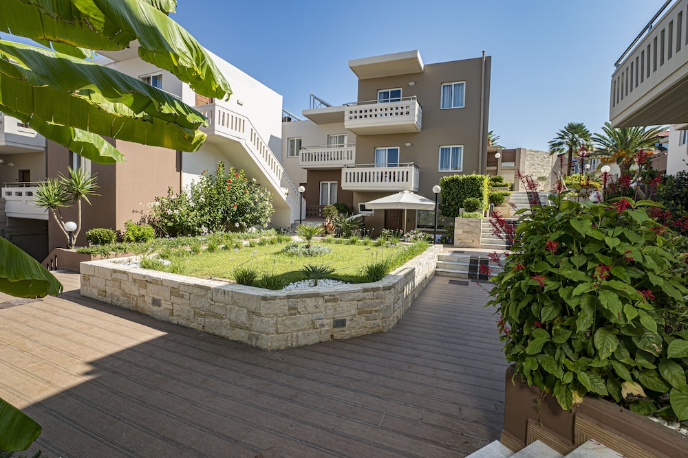 Golden Bay Suites photo4