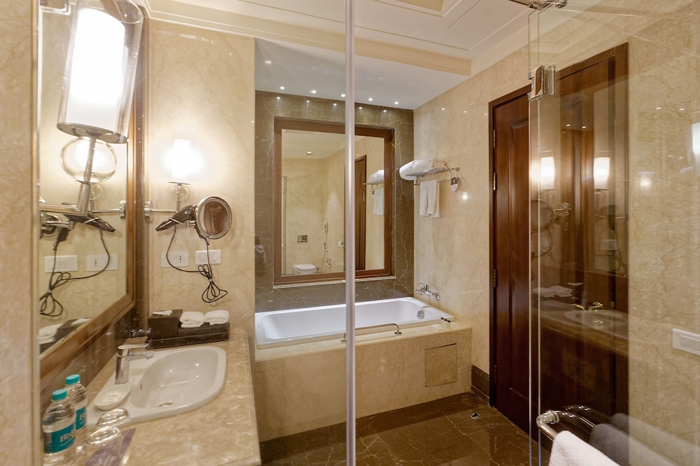 Sheraton Grand Palace Indore Ex the Grand Bhagwati Palace 17/37