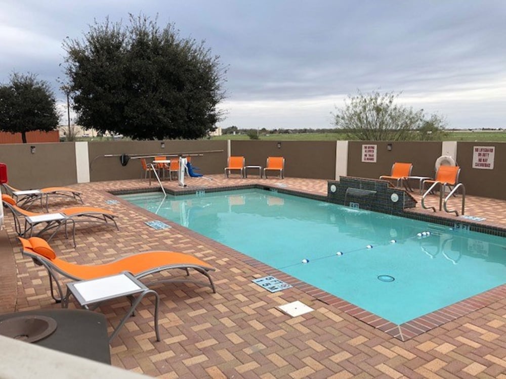 Holiday Inn Express and Suites Rio Grande City 2/59