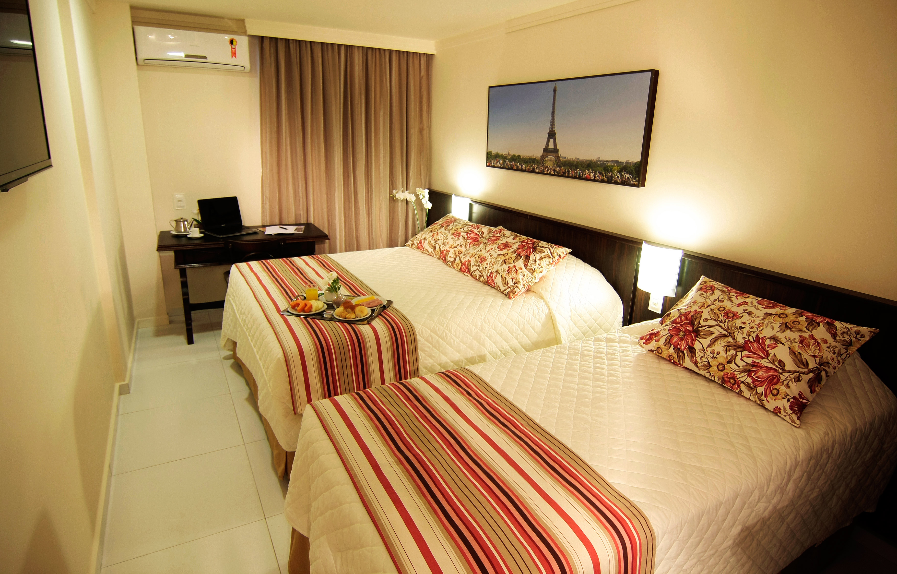 Luxury, Twin Beds