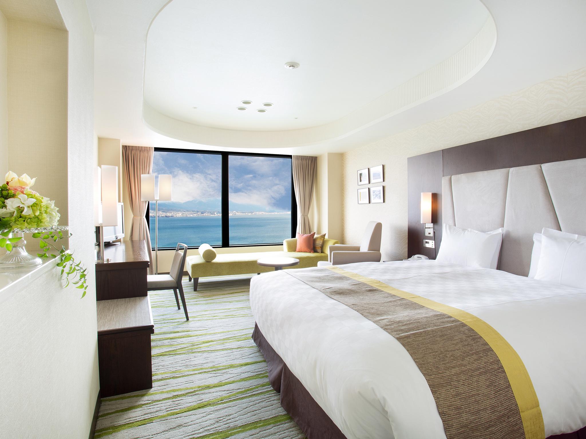 Room, King Bed, Eiger Floor