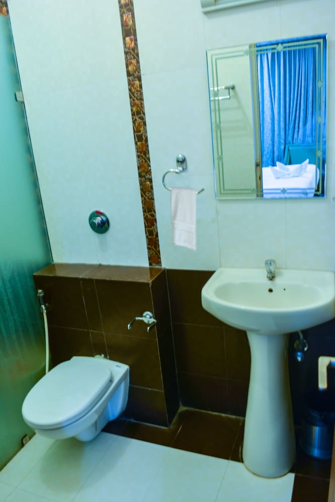 Serene Boutique Hotel 49/53