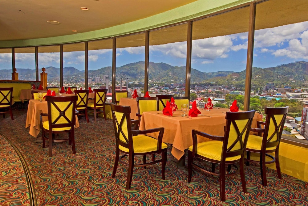 Radisson Hotel Trinidad 33/49