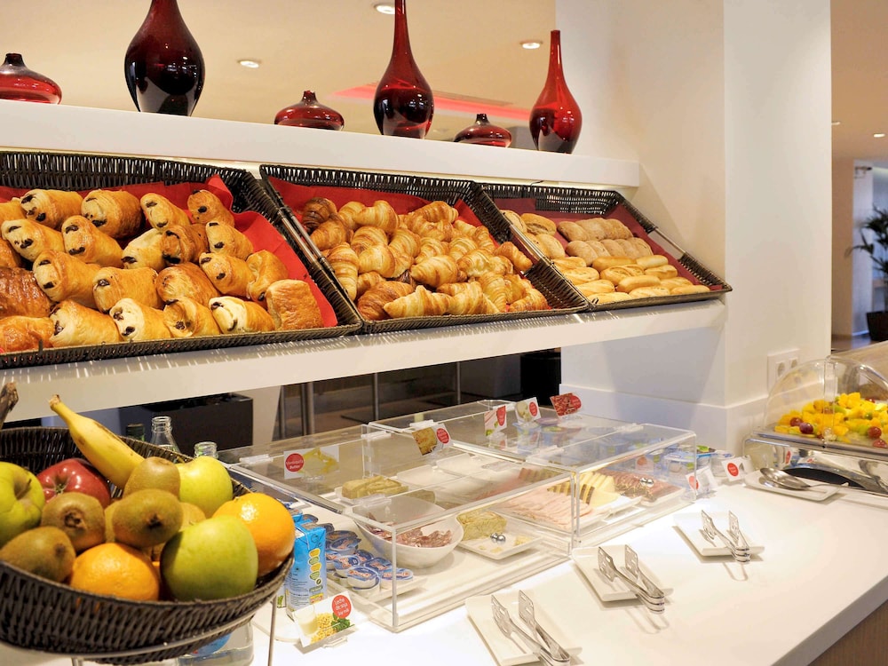 IBIS BARCELONA CORNELLA 28/36