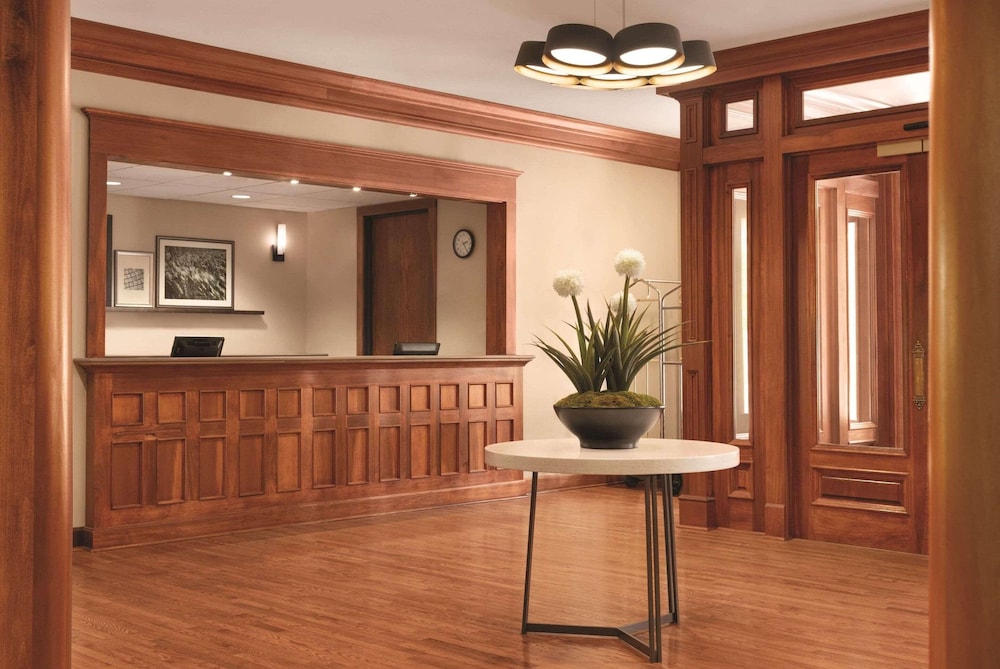 Country Inn & Suites by Radisson, St. Charles Historic District 2/31